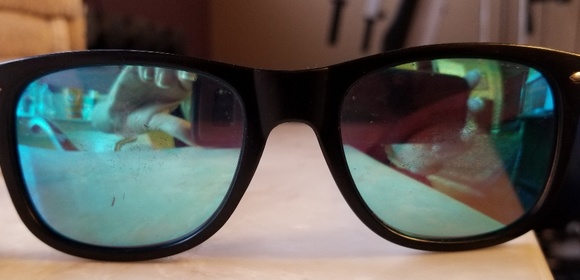 Handcrafted Unisex Bamboo UV Sunglasses - Picture 7 of 7